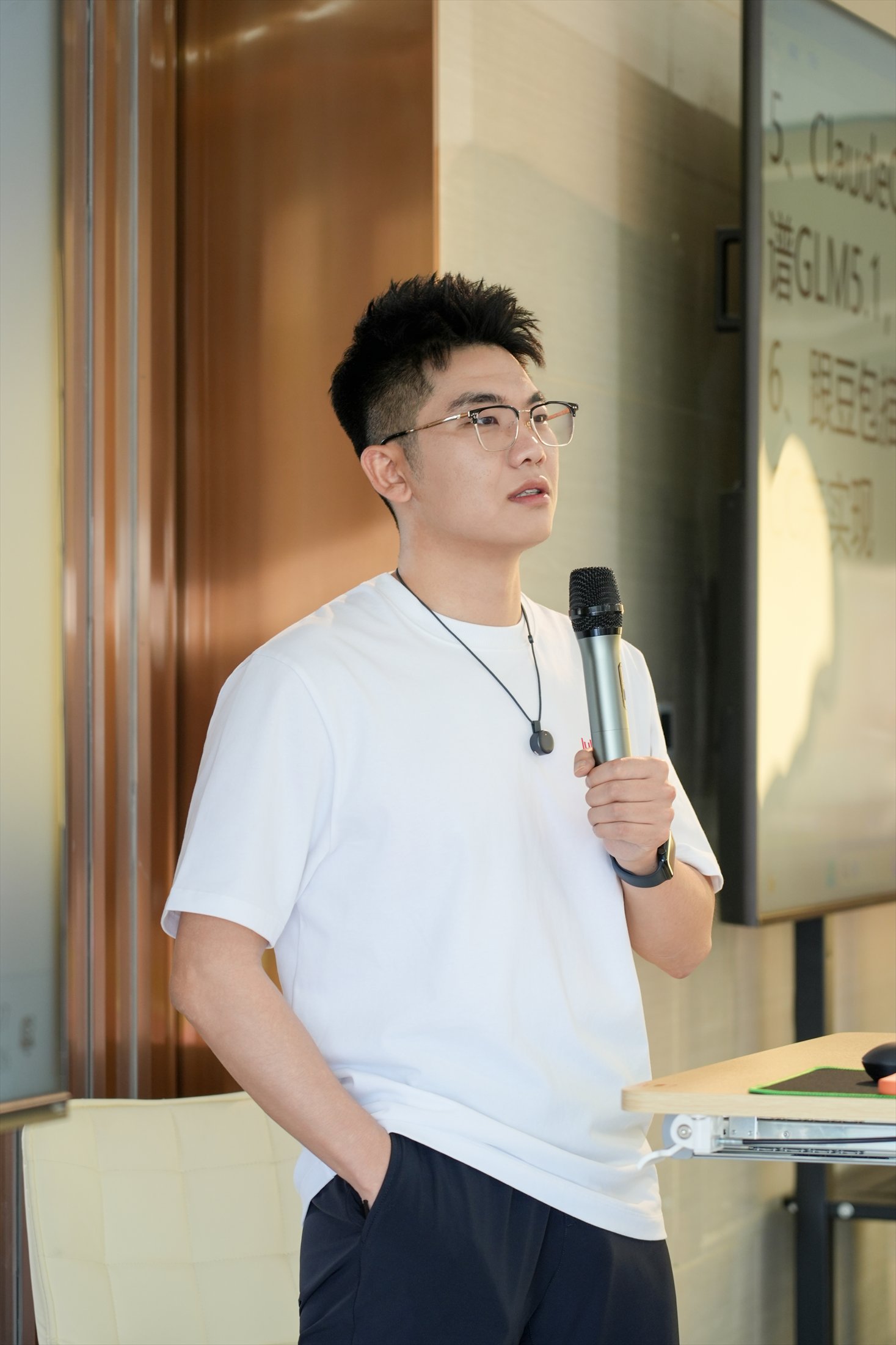 创舰科技 AI 实战课程讲师授课现场